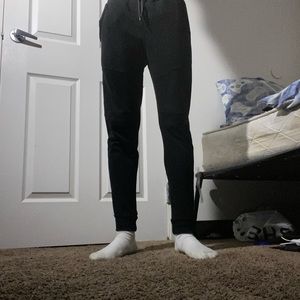 skinny fit black sweat pants/ joggers (PRICE CAN BE NEGOTIATED*)
